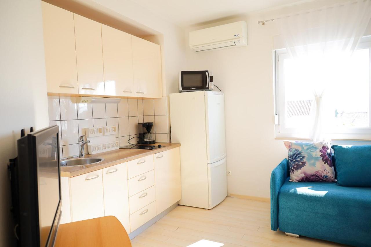 The Florens Residence Near The Beach With The Pool, Bbq And Kids Playground, Zadar Diklo Екстериор снимка