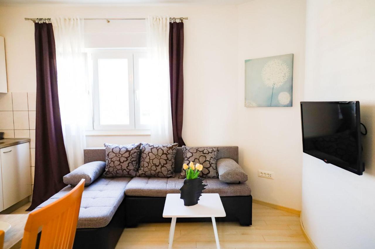 The Florens Residence Near The Beach With The Pool, Bbq And Kids Playground, Zadar Diklo Екстериор снимка