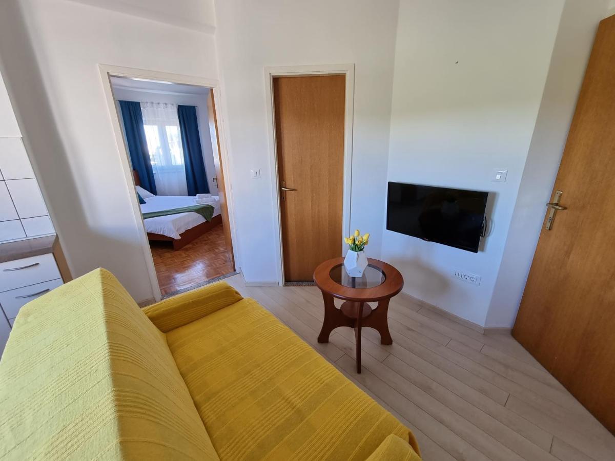The Florens Residence Near The Beach With The Pool, Bbq And Kids Playground, Zadar Diklo Екстериор снимка