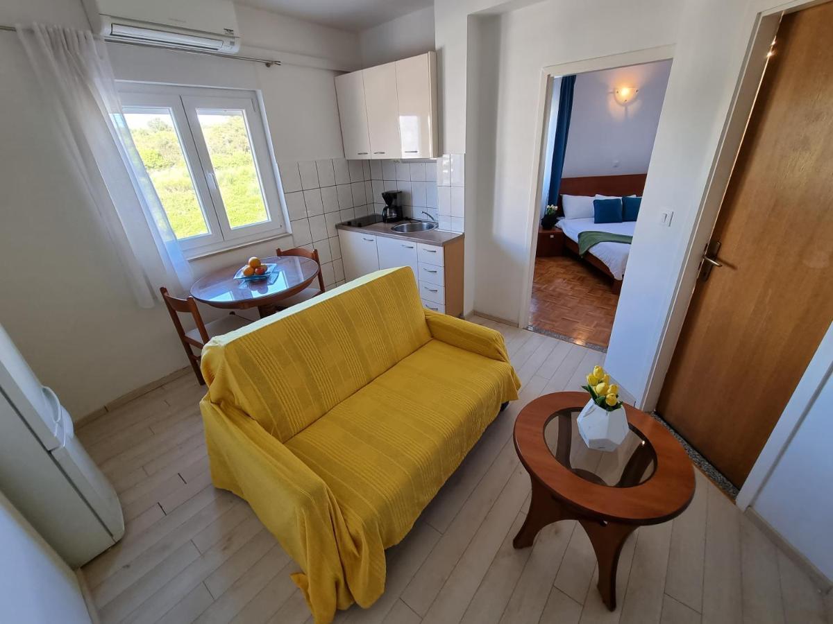 The Florens Residence Near The Beach With The Pool, Bbq And Kids Playground, Zadar Diklo Екстериор снимка