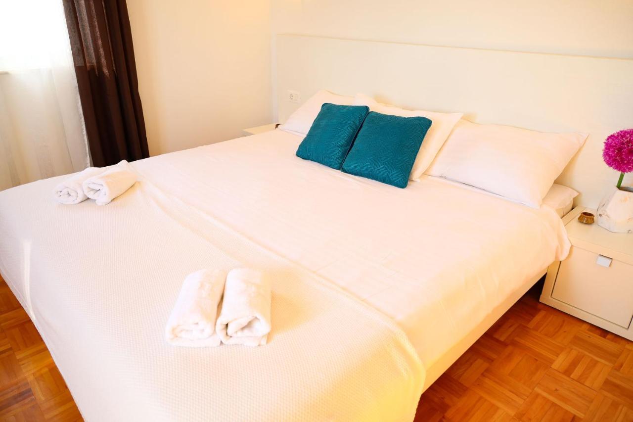 The Florens Residence Near The Beach With The Pool, Bbq And Kids Playground, Zadar Diklo Екстериор снимка