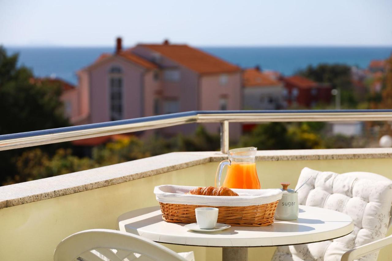 The Florens Residence Near The Beach With The Pool, Bbq And Kids Playground, Zadar Diklo Екстериор снимка