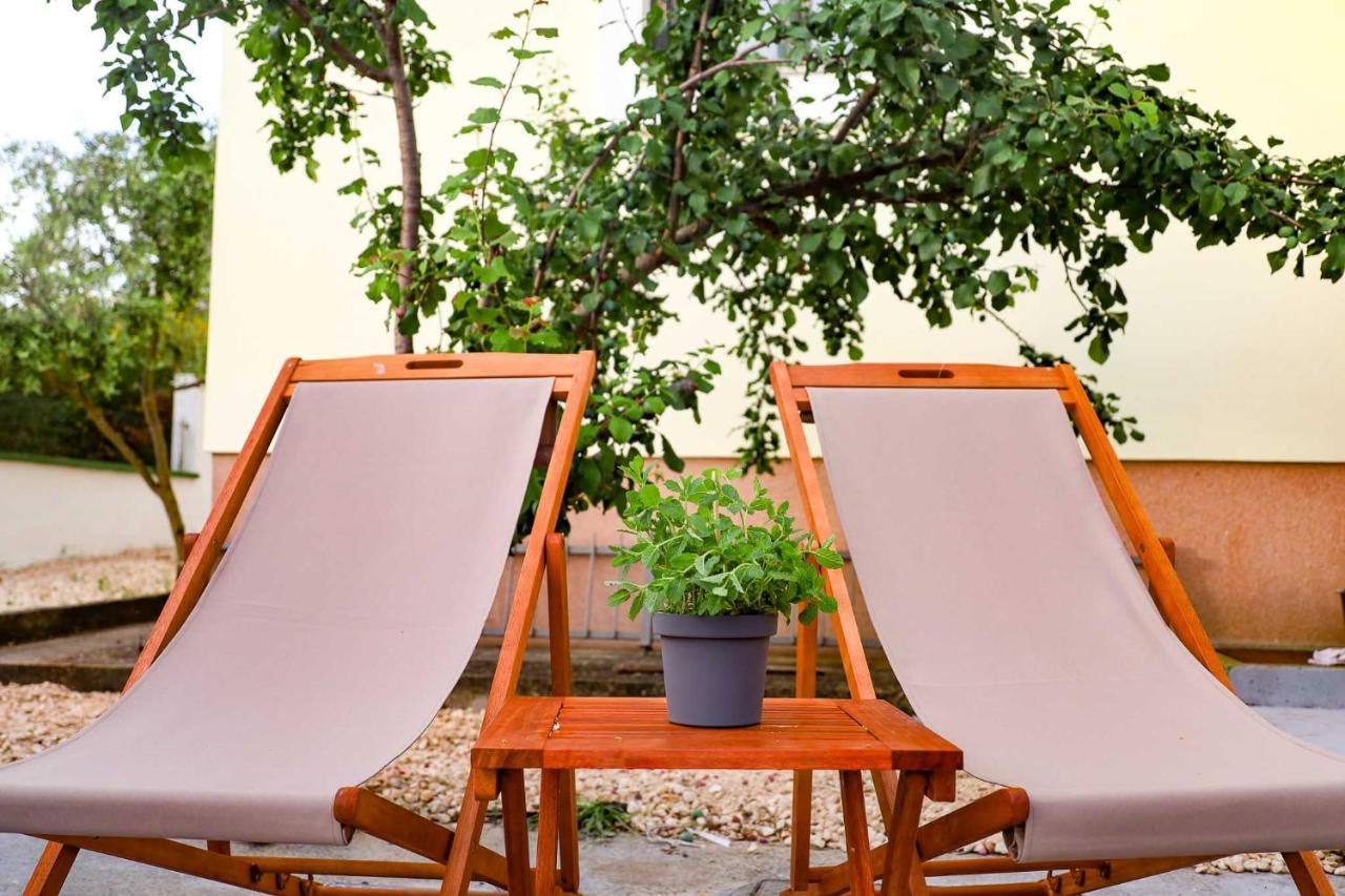 The Florens Residence Near The Beach With The Pool, Bbq And Kids Playground, Zadar Diklo Екстериор снимка