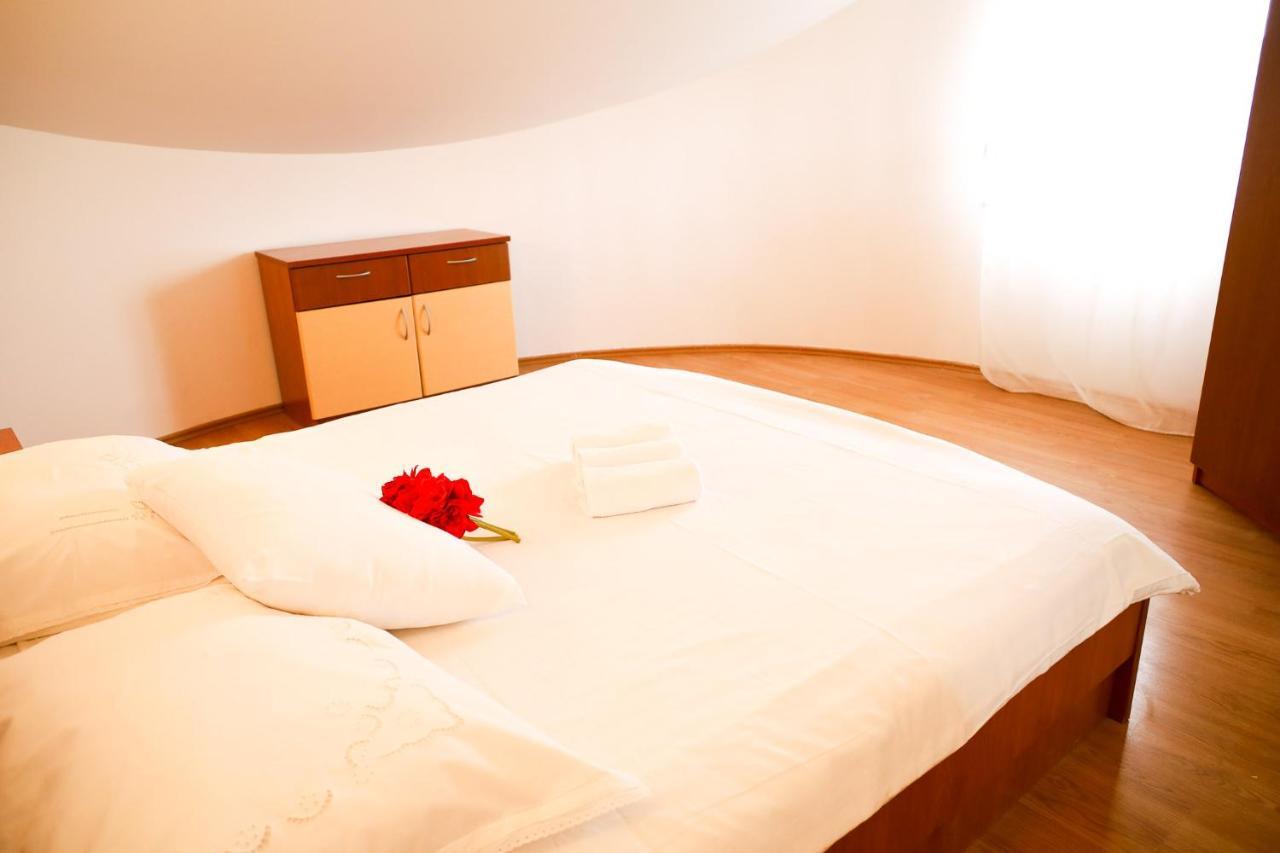The Florens Residence Near The Beach With The Pool, Bbq And Kids Playground, Zadar Diklo Екстериор снимка
