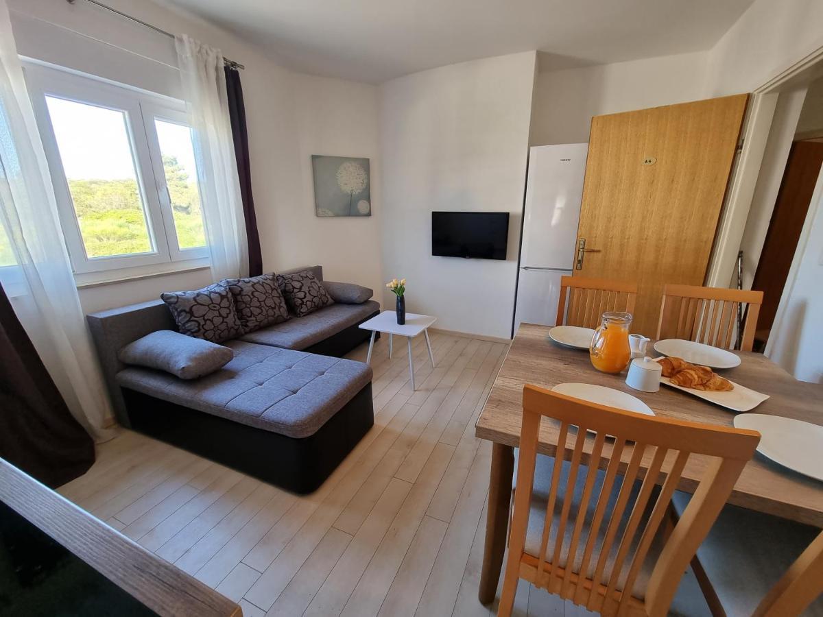 The Florens Residence Near The Beach With The Pool, Bbq And Kids Playground, Zadar Diklo Екстериор снимка